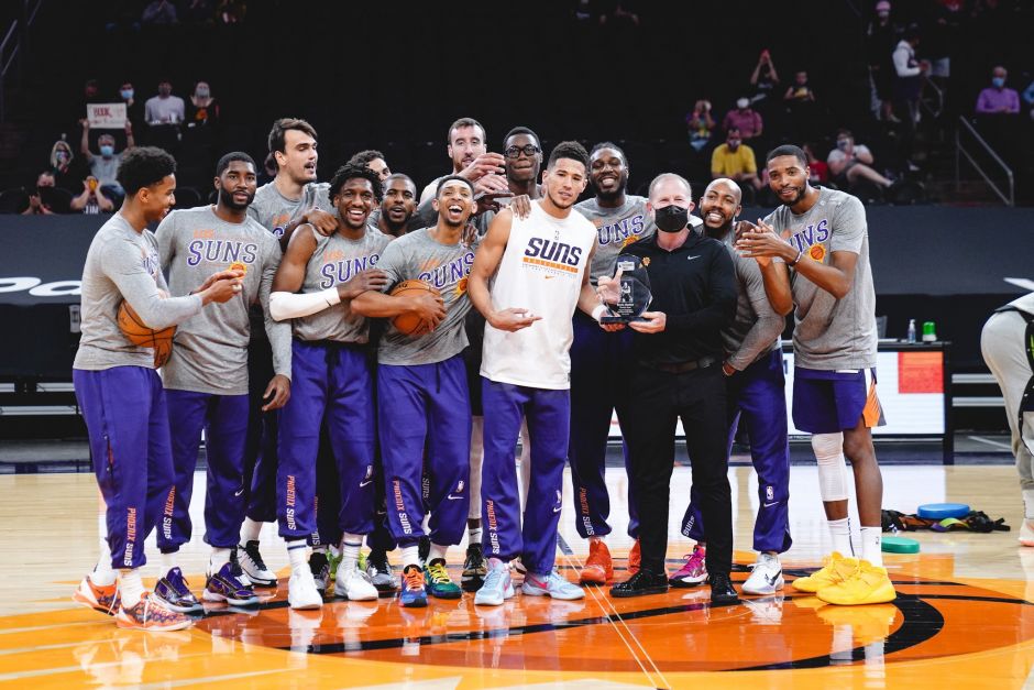 赛前太阳全队合影