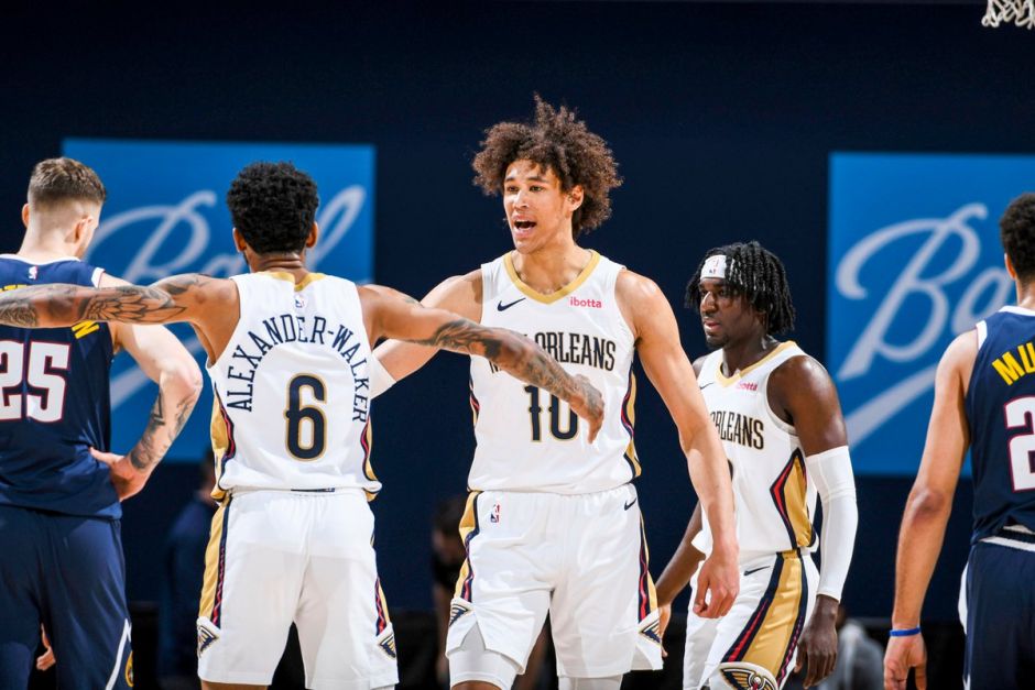 海耶斯和队友庆祝