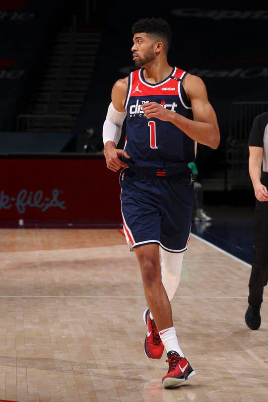 24直播网3月30日讯，今日奇才坐镇主场迎来步行者队的挑战，最终，奇才主场132-124击败步行者。