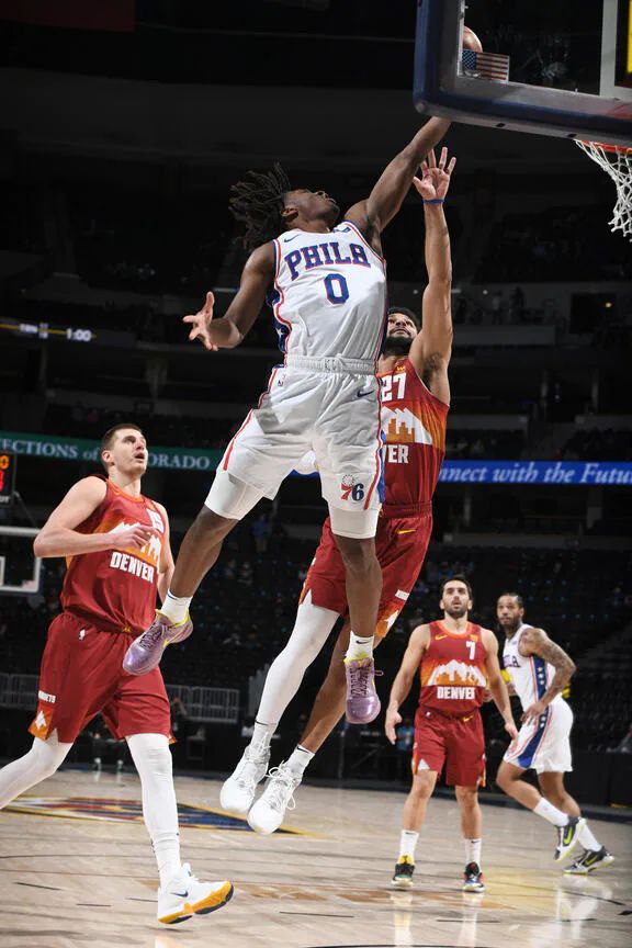 麦克西飞身上篮