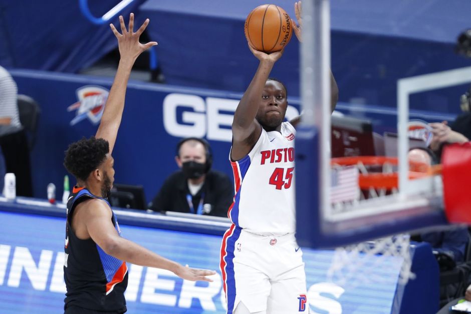 敦布亚远投三分