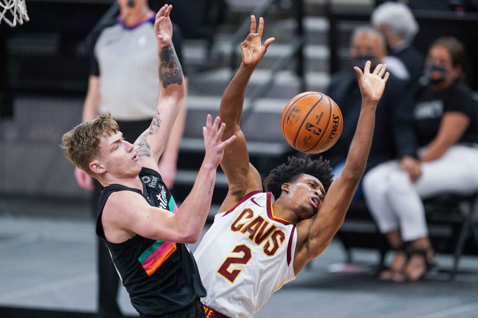 塞克斯顿争取篮板球