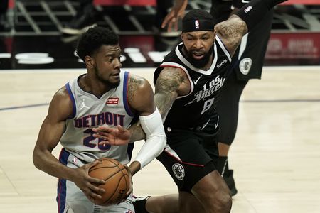 小莫里斯试图抢断