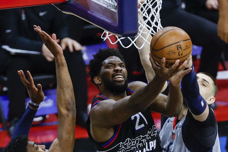 恩比德反手上篮