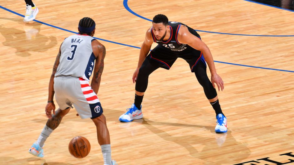 比尔单挑西蒙斯