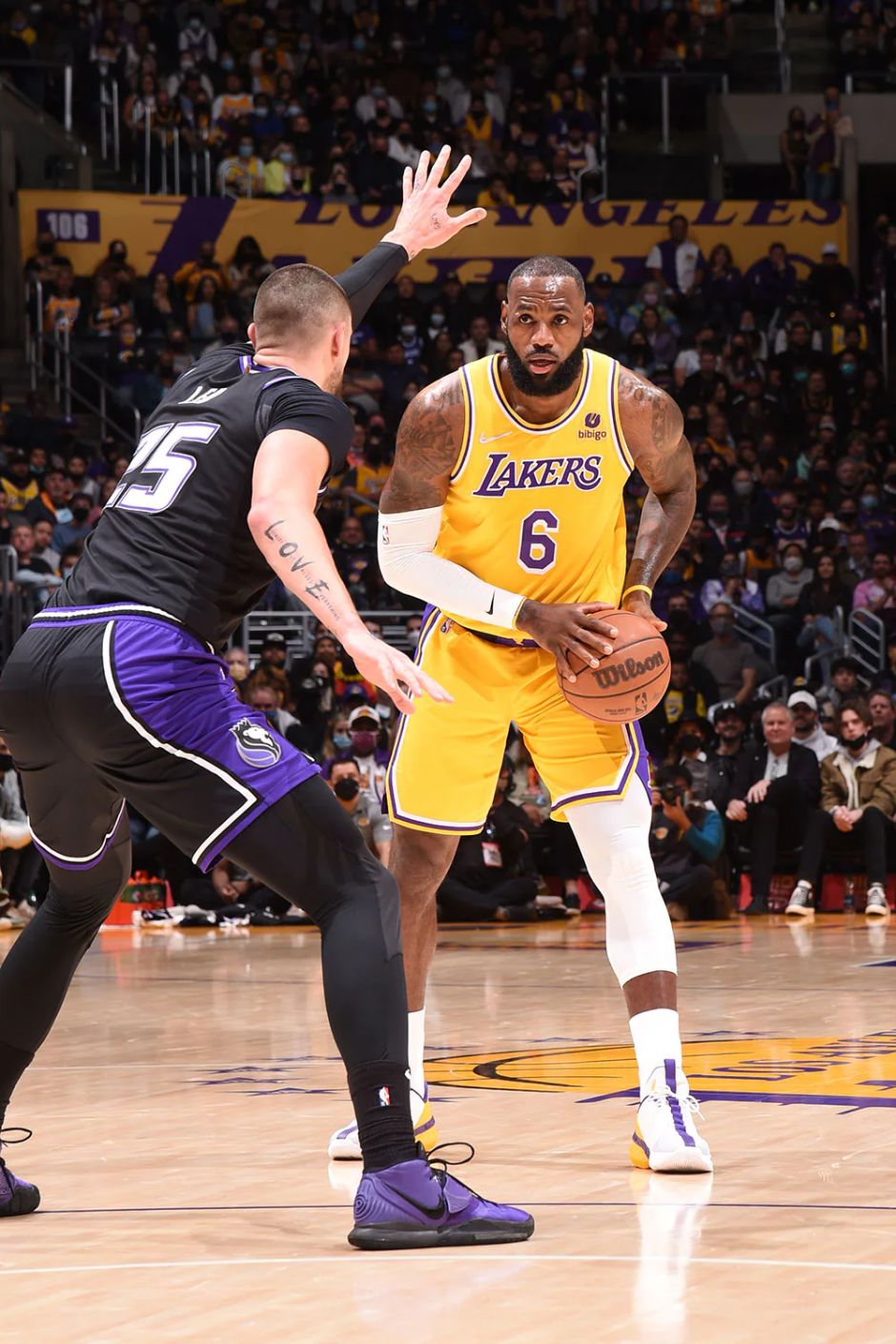 詹姆斯弧顶持球