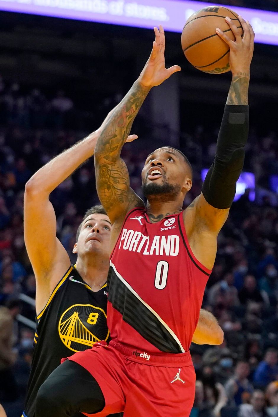 利拉德进行上篮