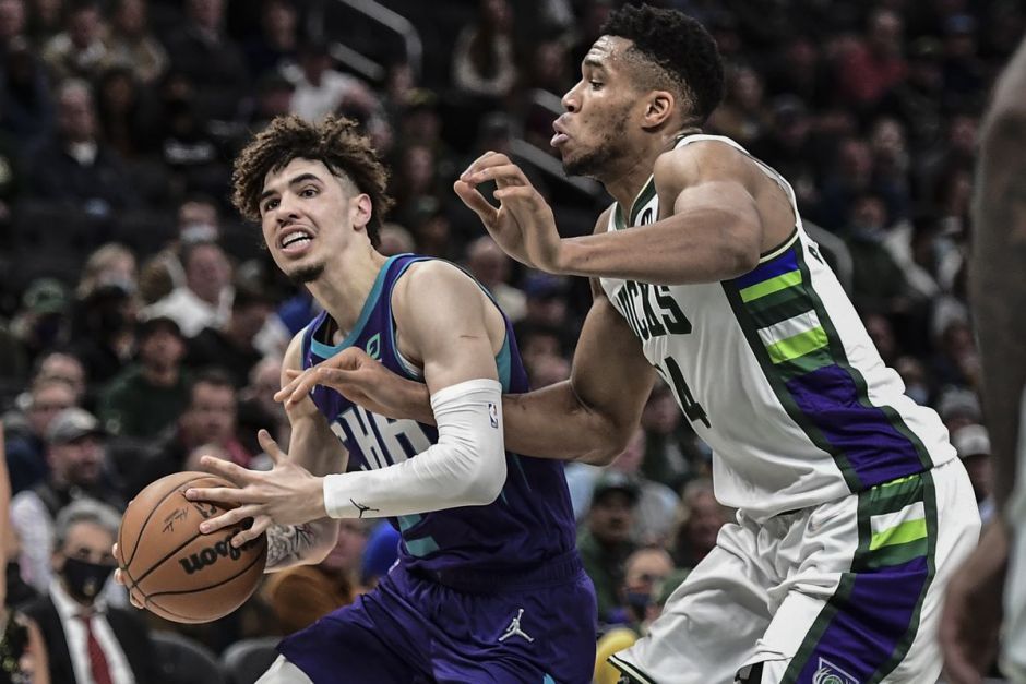 三球单打字母哥