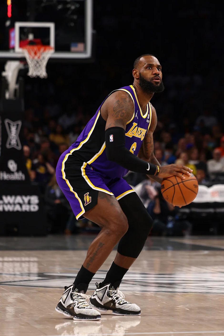 2021-2022赛季NBA常规赛继续进行中，湖人客场挑战雷霆。最终湖人以116-95击败雷霆。