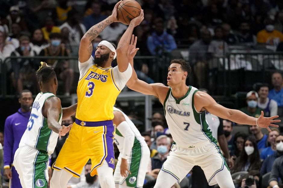 浓眉哥持球进攻