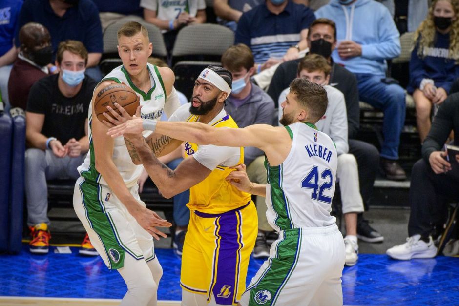 安东尼持球突破