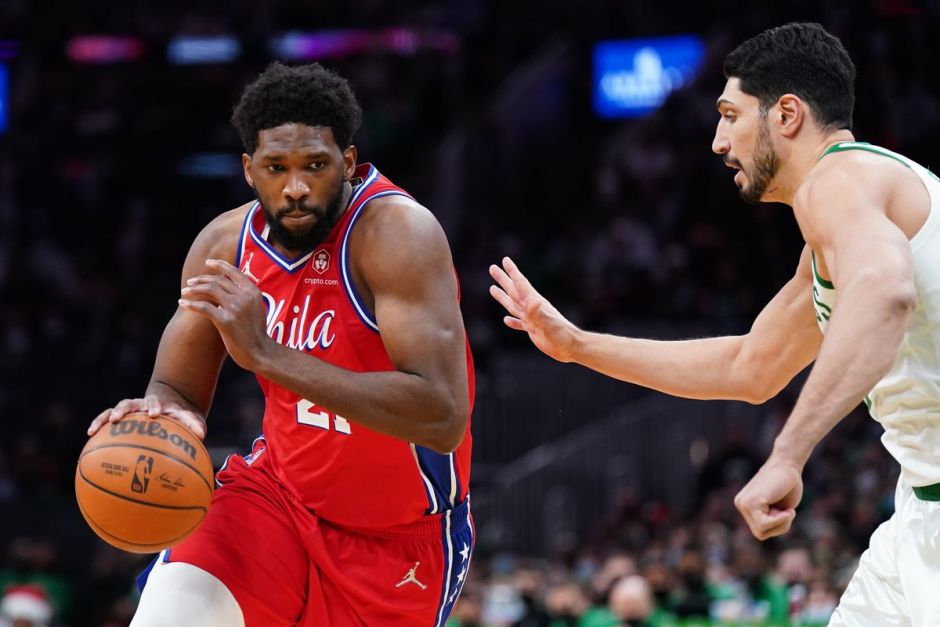 恩比德持球进攻