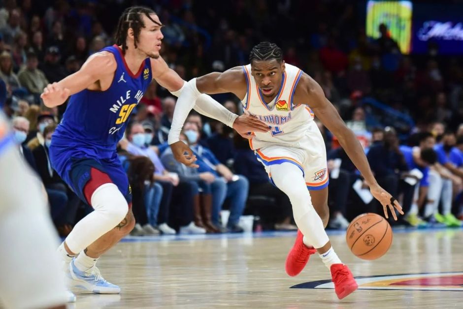 亚历山大持球突破