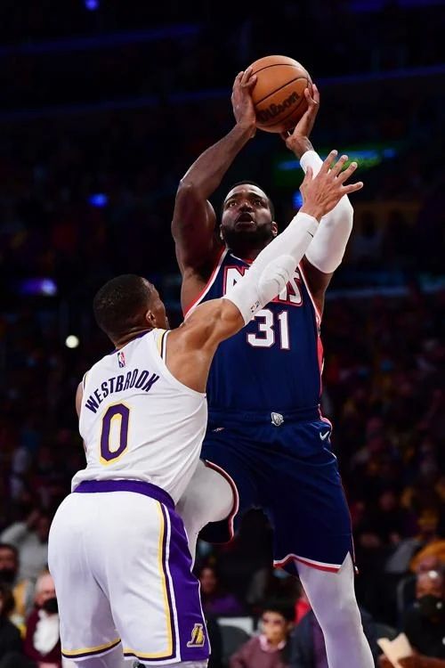 威少防守米尔萨普