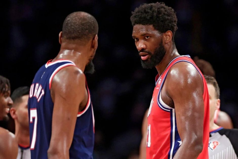 恩比德和杜兰特对视