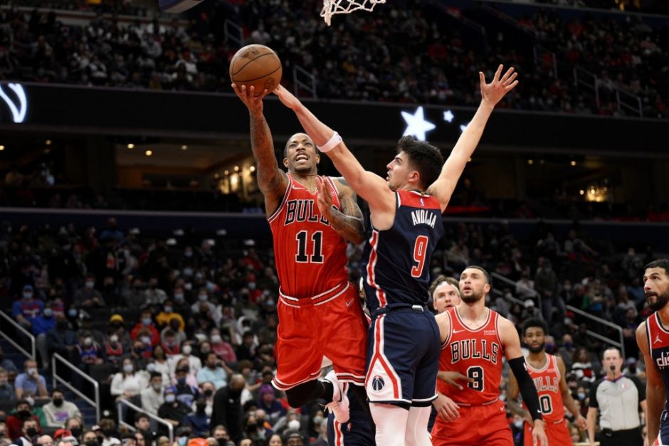 德罗赞上篮出手