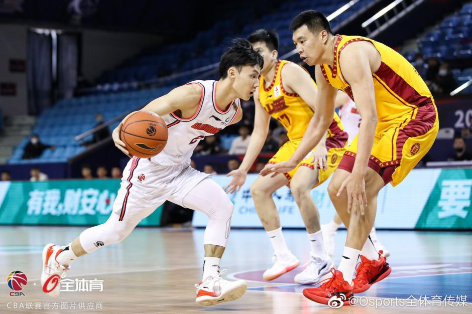 山西vs广东图片集，2021-2022赛季CBA常规赛，广东以111-96战胜山西，六人得分上双，表现十分出色，那支熟悉的广东回来了！