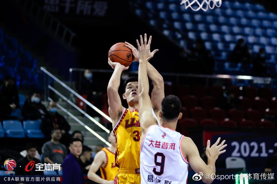 葛昭宝迎着易建联防守投篮