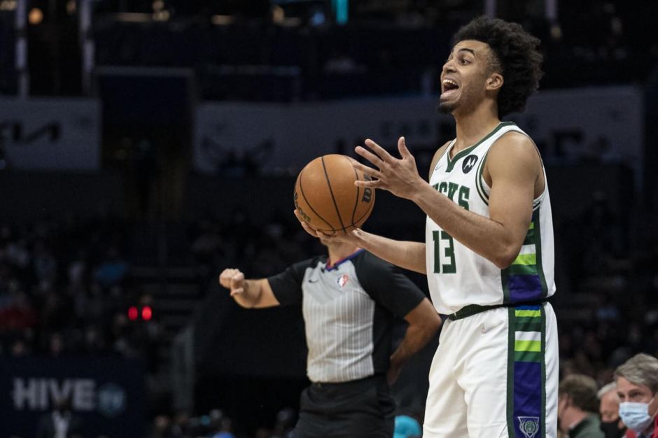 2021-2022赛季NBA常规赛，雄鹿106-114黄蜂图片合集。