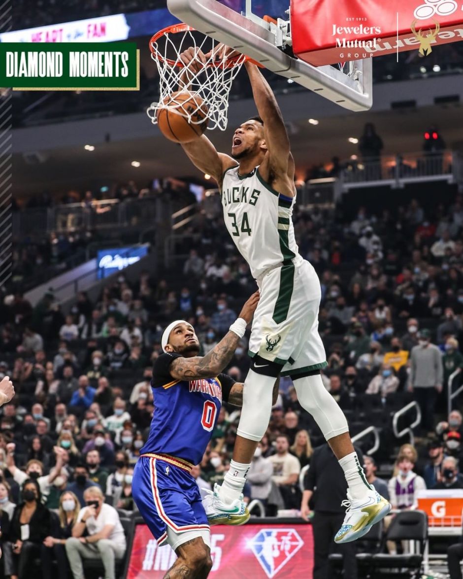 字母哥错位暴扣