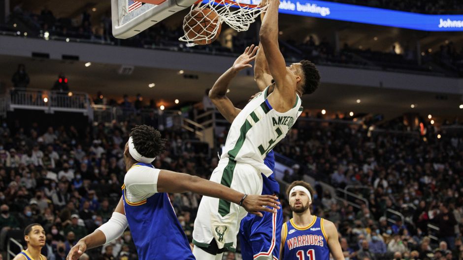 字母哥篮下肆虐