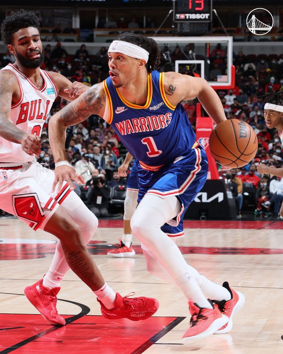 达米恩-李持球进攻