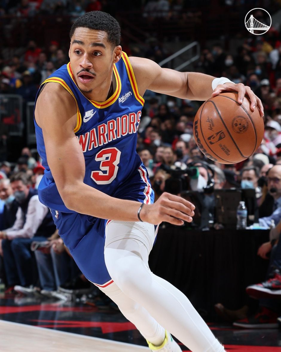 勇士客场背靠背挑战公牛，经历失败的勇士终于在本场比赛找回属于自己的进攻节奏，首节威金斯和普尔共拿23分给对手一个措手不及。全场比赛公牛攻防全失，勇士无压力拿下最后的胜利。