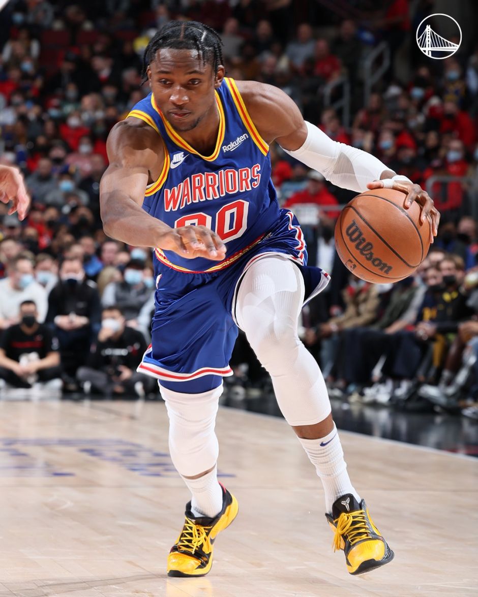 库明加持球进攻