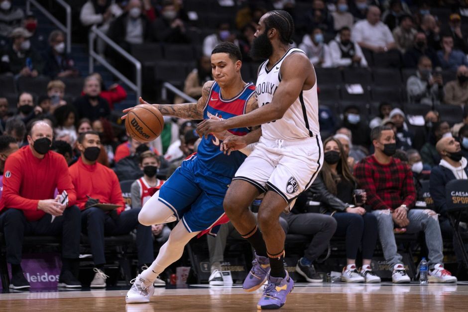 库兹马持球进攻