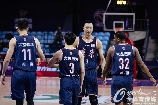 2021-2022赛季CBA常规赛火热进行，广东主场迎战天津，最终广东以118-91大胜对手。广东新外援理查德-莱多迎来首秀表三双。