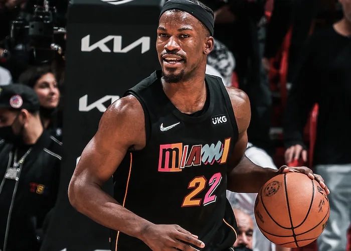 2021-2022赛季NBA常规赛，湖人107-113热火图片合集。