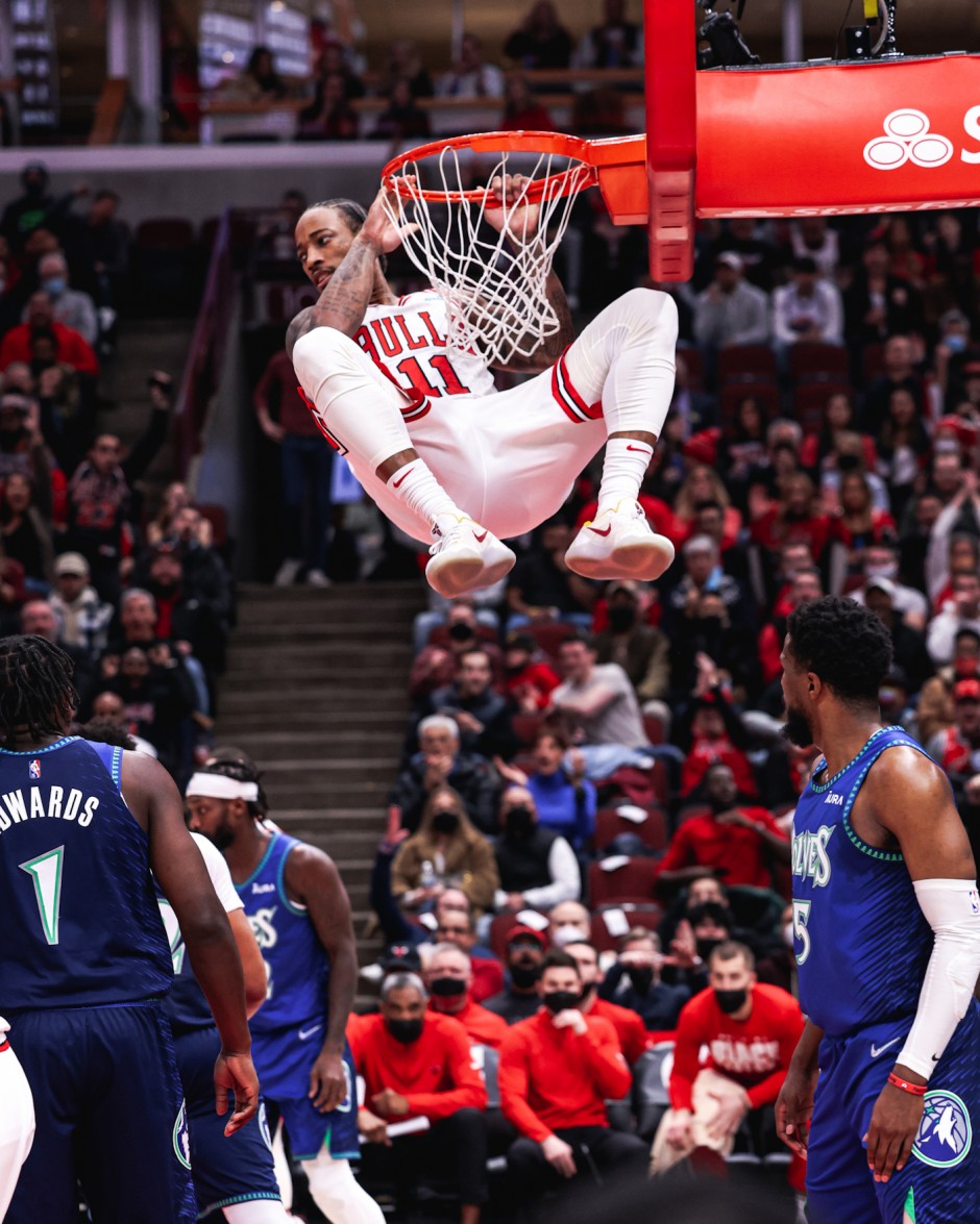 德罗赞双手暴扣