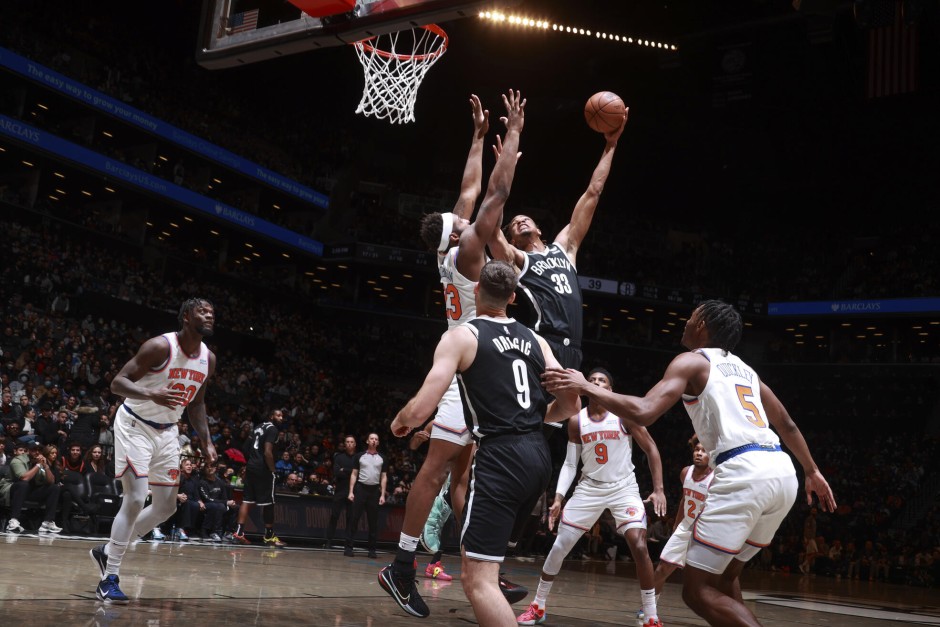 克拉克斯顿近距离出手