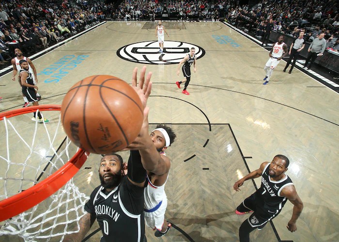 德拉蒙德罗宾逊争抢球