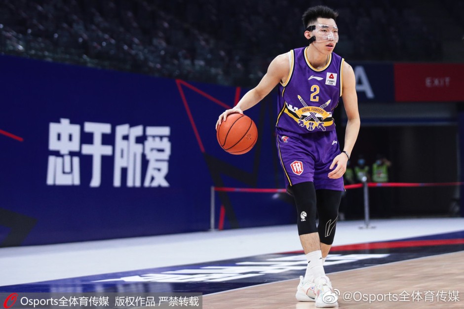 廖三宁持球观察