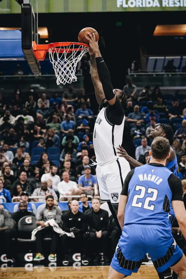 德拉蒙德双手扣篮