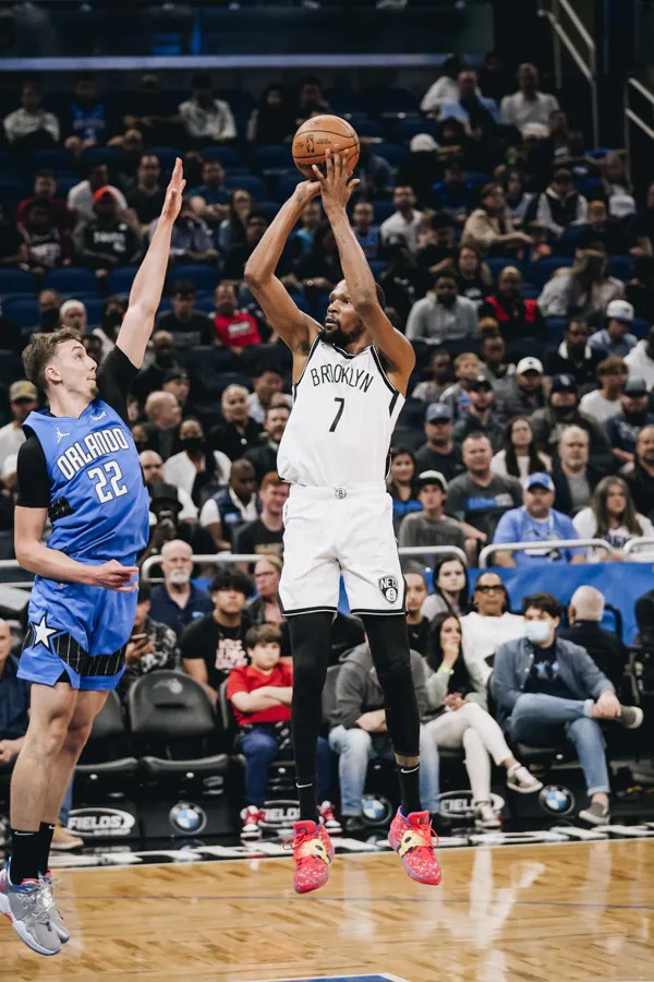 杜兰特中距离跳投