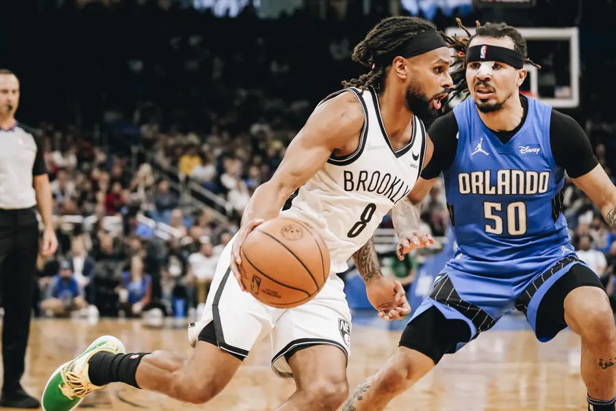 米尔斯持球突破