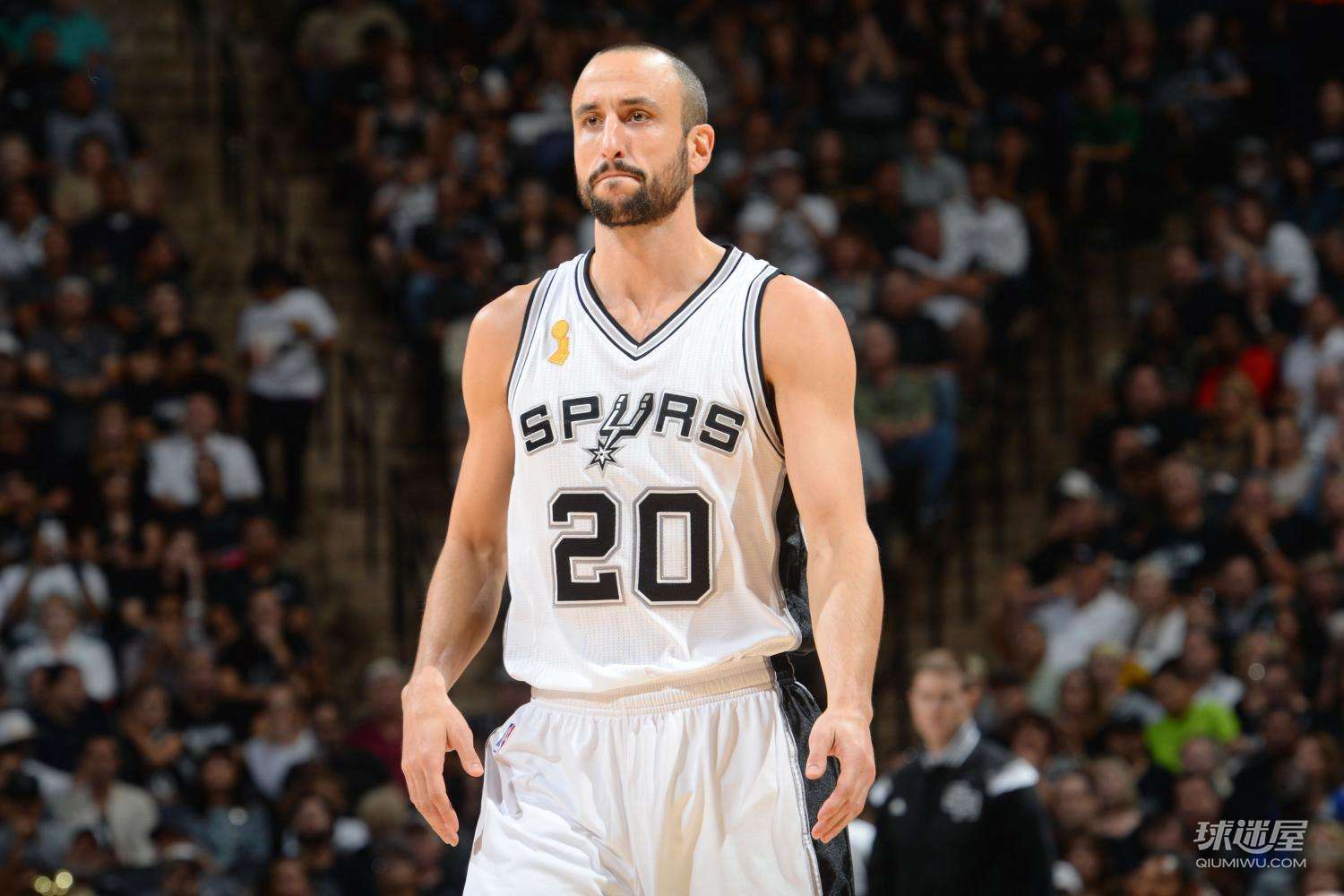 马努吉诺比利帅气的球场高清电脑壁纸