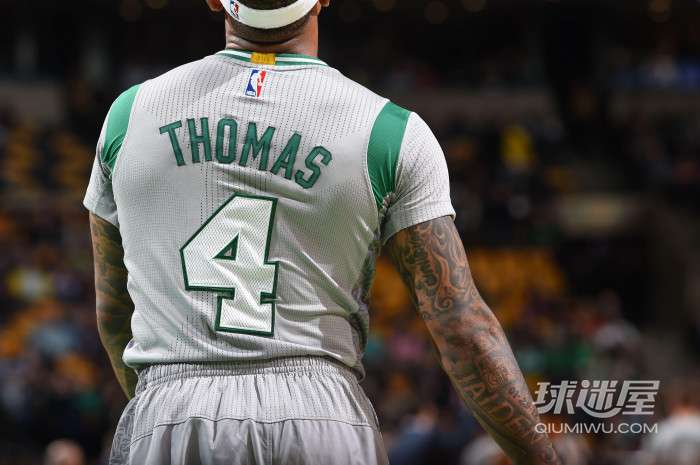 “微笑刺客”伊赛亚托马斯高清电脑壁纸