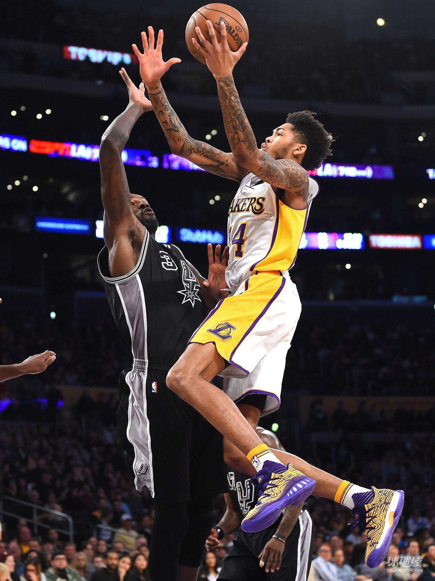 “莺歌”又帅又能打，英格拉姆高清手机壁纸