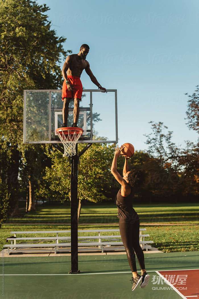 来一波情侣篮球手机壁纸，情侣也是能驱动篮球的魅力的6