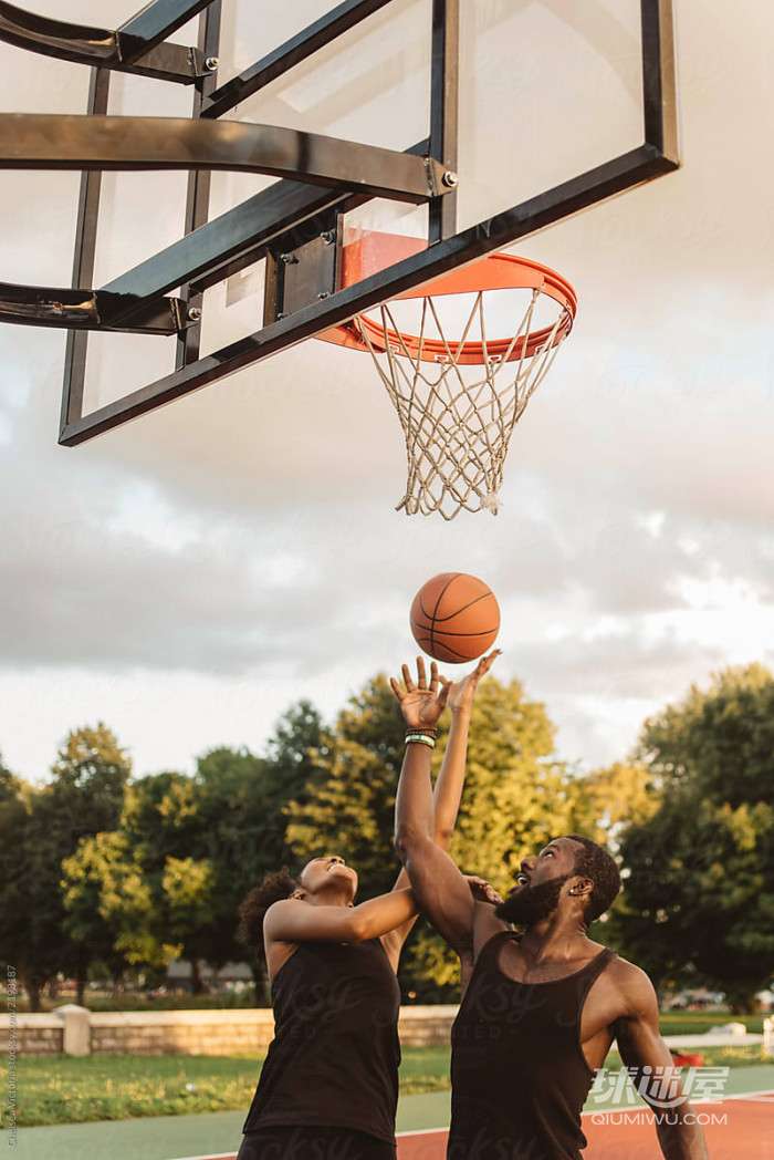 来一波情侣篮球手机壁纸，情侣也是能驱动篮球的魅力的5