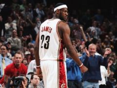 仅第二次入选全明星！詹姆斯凭借29+6+2的表现夺得AMVP