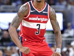 比尔首节手感火热，9投7中砍下14分，带领球队以38-27领先结束