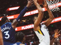 米切尔24+7+11唐斯33+10，爵士空刷33+10难救森林狼