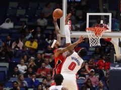 罗斯的绝杀！莺歌31+6，霍勒迪20+6，鹈鹕主场103-105不敌活塞