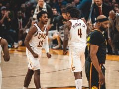 塞克斯顿25+6科林斯复出27+10，骑士擒老鹰