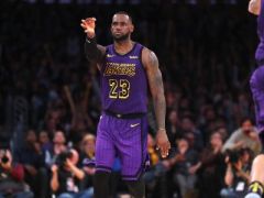 詹姆斯点出雄鹿制胜关键，鼓励湖人球星继续向前看