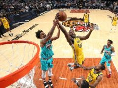 瓦兰丘纳斯31+19，杰克逊21+5，灰熊主场122-102大胜勇士